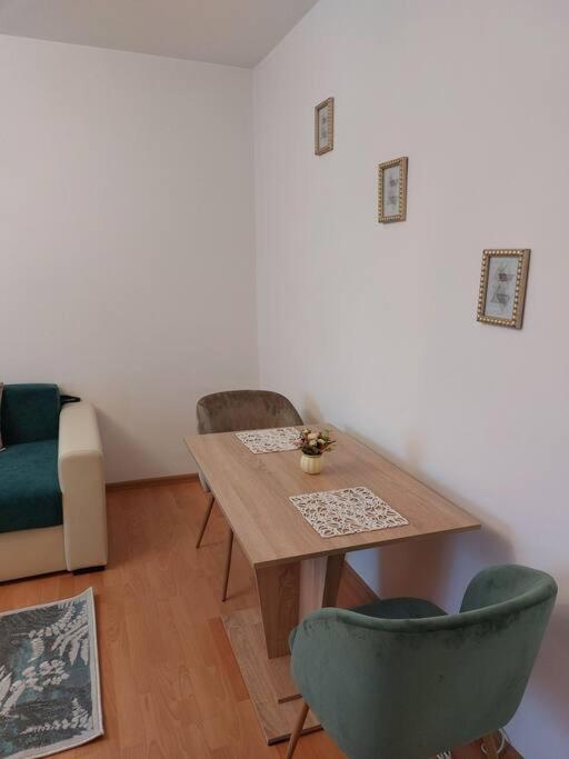 Garsoniera Centrala Renovata Bukareszt Zewnętrze zdjęcie